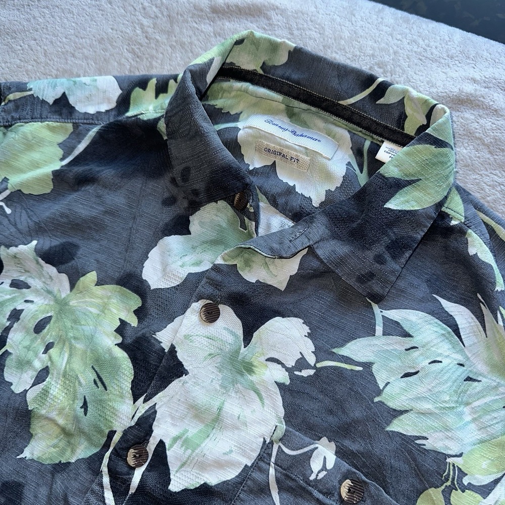 TOMMY BAHAMA 100% Silk Camp Mens XL Shirt Gray Green Floral Tropical Flaw